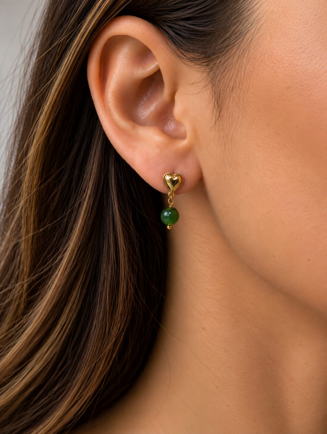 Brinco Coração com Jade Verde-Oliva