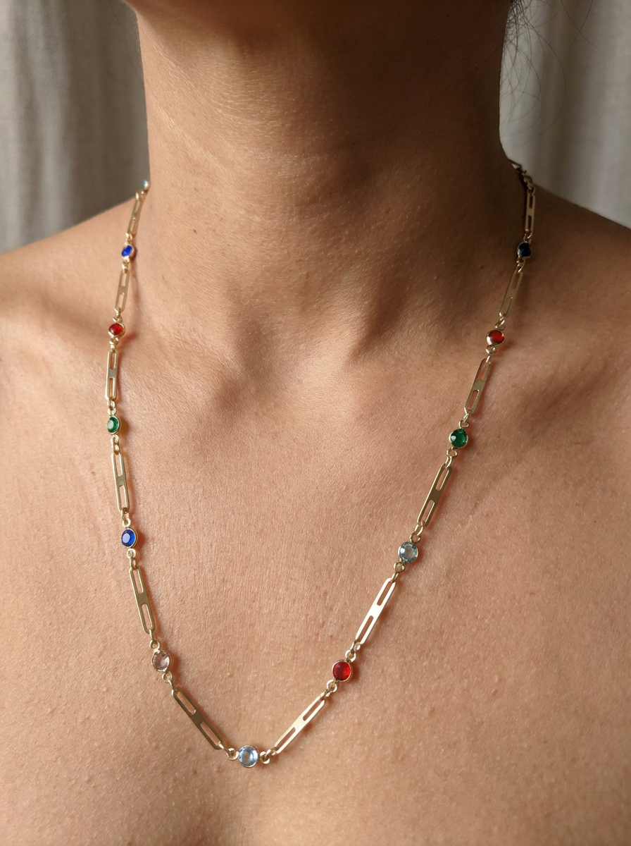Colar Longo com Elos e Cristais Coloridos