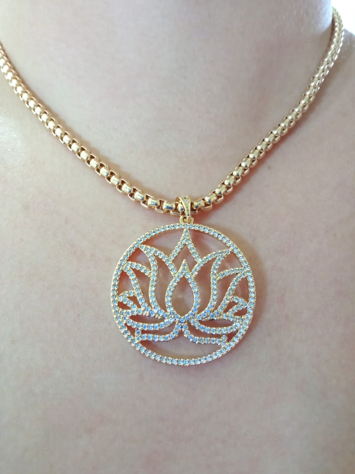 Corrente com Pingente Flor de Lótus